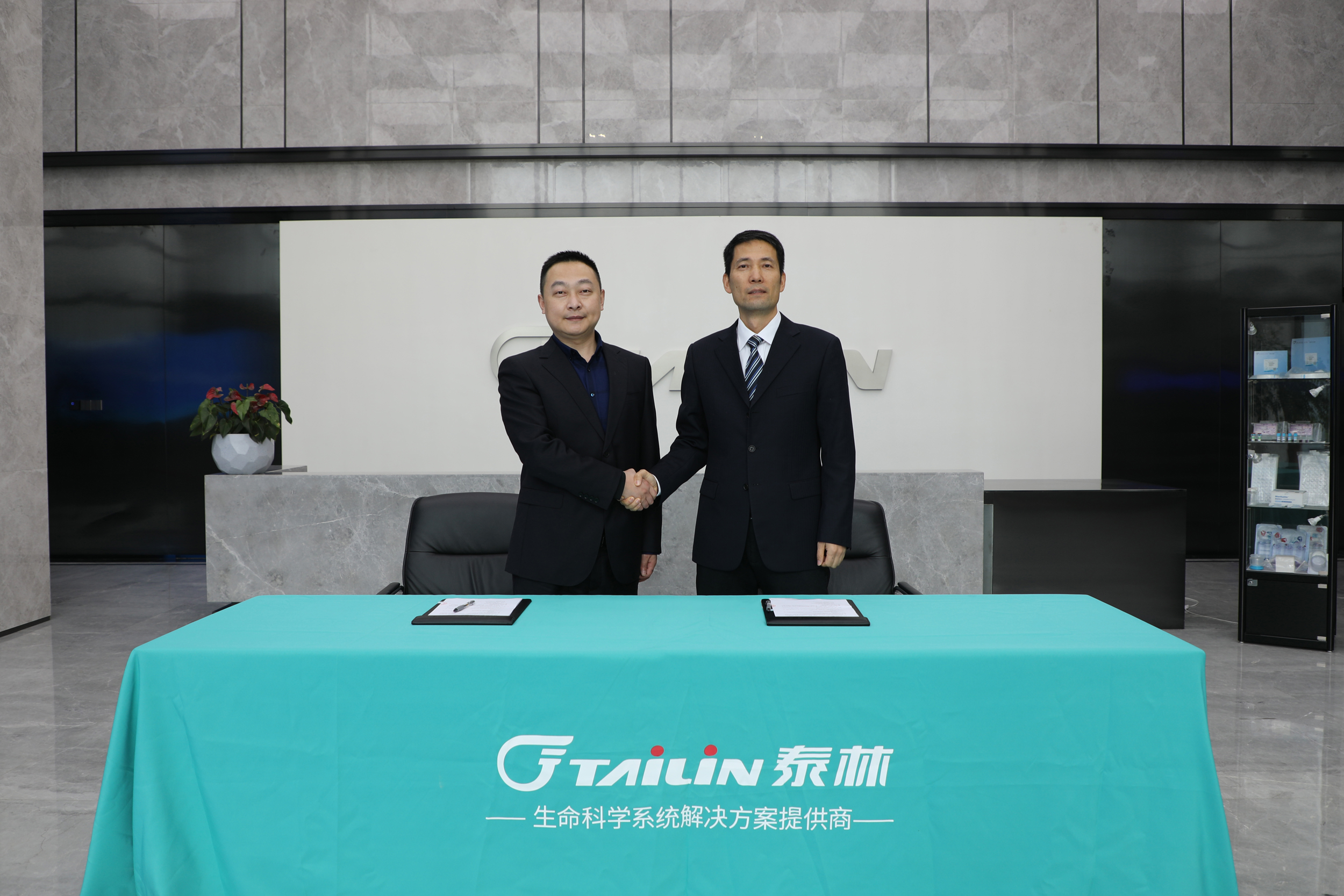 16708332095386234rCx.jpg 3.jpg