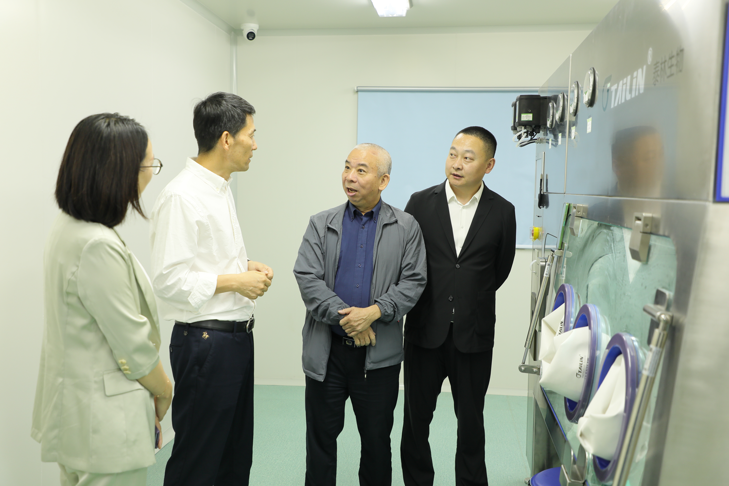 1747706323631207cmX4.png EF1A0464.png